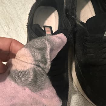 Satın Aldığım Spor Ayakkabı İlk Kullanımda Boya Bıraktı, İade Talebim Reddedildi