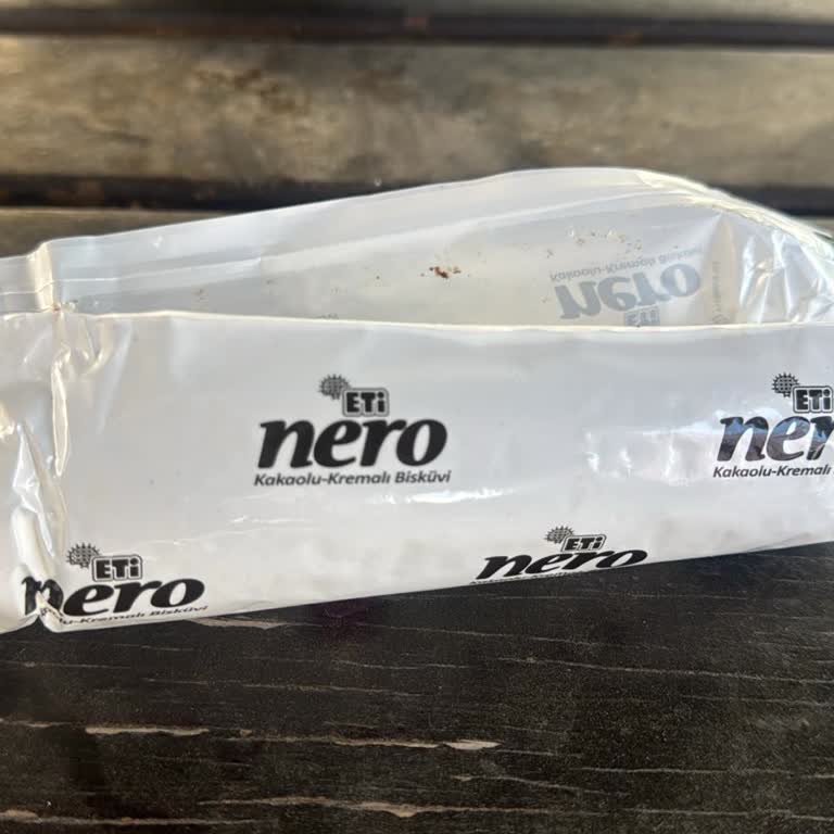 Nero Bisküvide Ambalaja Yapışık Kıl Hijyen Skandalı
