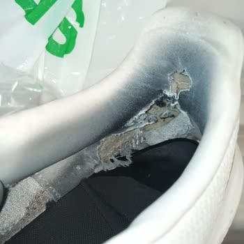 FLO'dan Alınan Adidas Ayakkabı Kısa Sürede Yırtıldı, Değişim Talebim Reddedildi