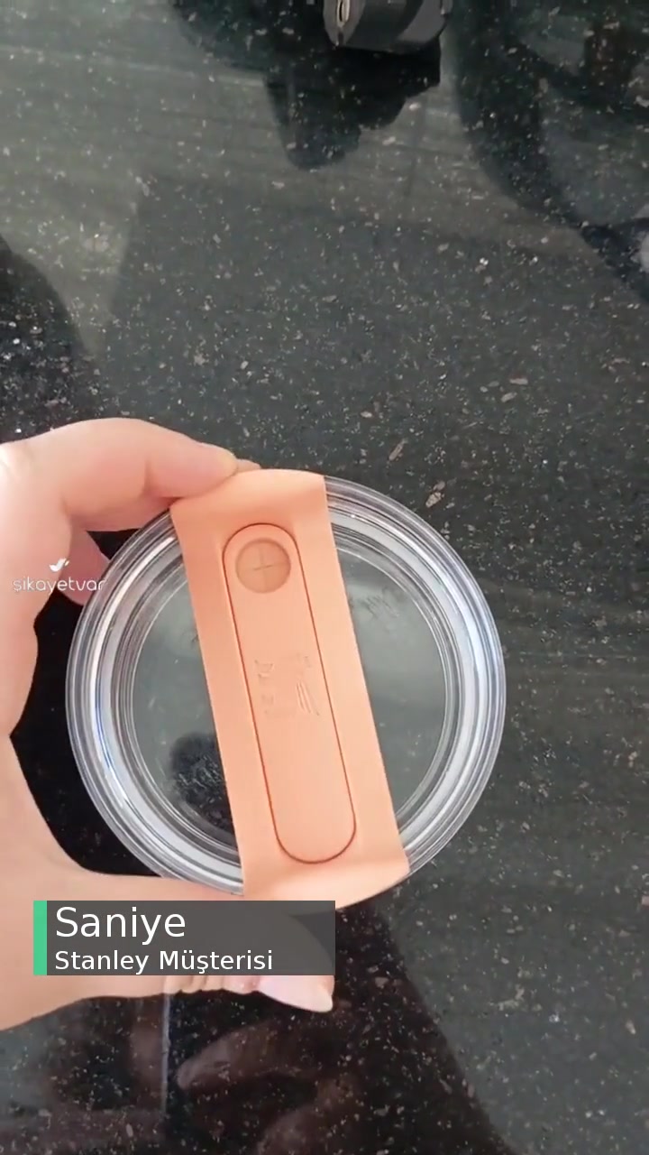 Stanley Termosumun Kapağının Açılması videonun kapak resmi