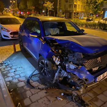 Yetkili Servis Kaza Sonrası Aracımı Kabul Etmiyor, Mağduriyet Yaşıyorum