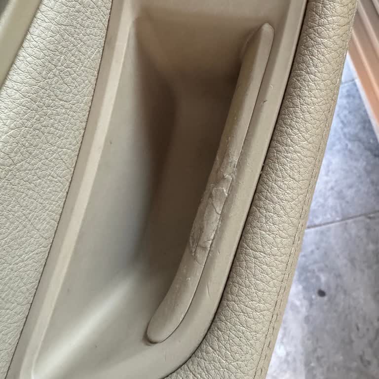 BMW 5.20i Kapı Kollarında Kendiliğinden Erime Ve Yapışkanlık Sorunu!