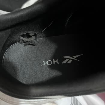 Bir Ayda Yırtılan Reebok Ayakkabıda İade Talebim Reddedildi