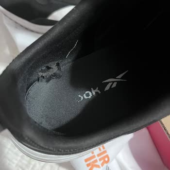 Bir Ayda Yırtılan Reebok Ayakkabıda İade Talebim Reddedildi