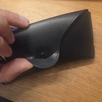Ray Ban Gözlük Kılıfım Yırtıldı Mağaza Orijinal Kılıfı Değiştirmiyor