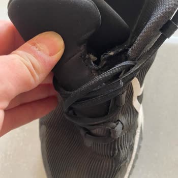 FLO'dan Aldığım Ayakkabının Yan Tarafı Açıldı, Garanti Talebim Reddedildi