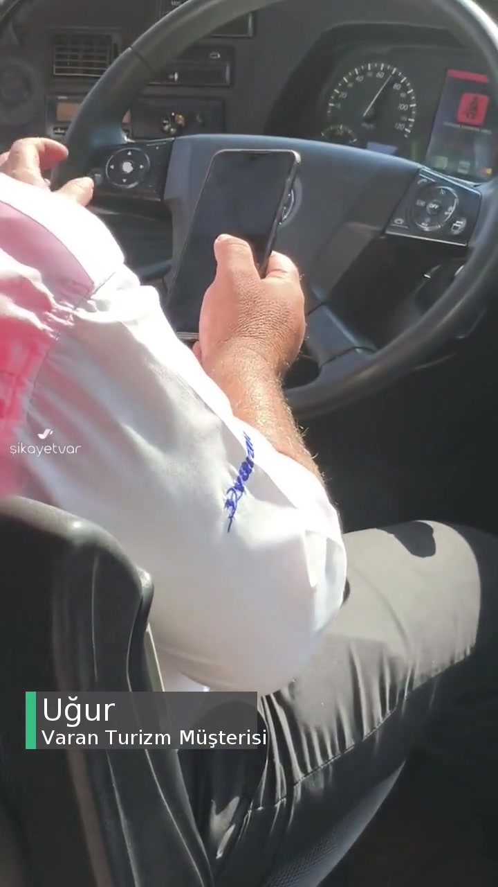 Varan Turizm Şoförü Elinde Telefonla Otobüs Kullanıyor! videonun kapak resmi