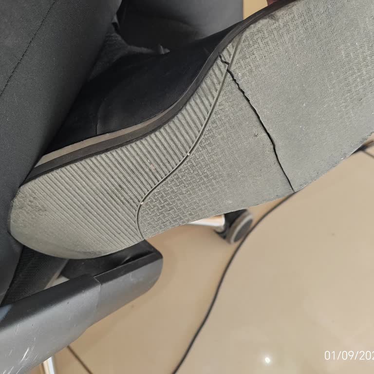 Kısa Sürede Hasar Gören Ayakkabıma Destek Sağlanmadı, Mağduriyetimin Giderilmesini İstiyorum