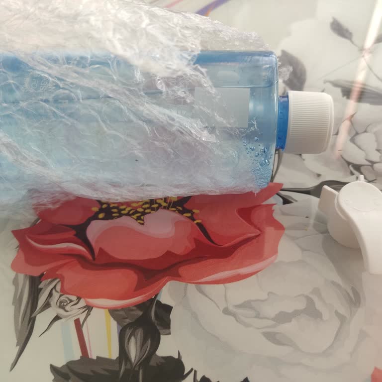 La Roche-Posay Effaclar Moisturizer Arrived Broken and Possibly Fake from Trendyol