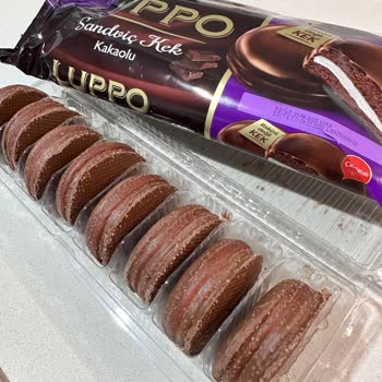 Aldığım Luppo Kekin Ambalajını Açınca Küf Taneleriyle Karşılaştım