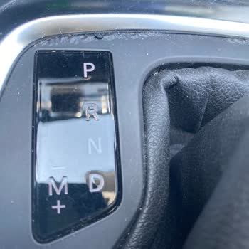 Renault Megane'da Kaplama Atması Sorunu Garanti Kapsamında Çözülmüyor