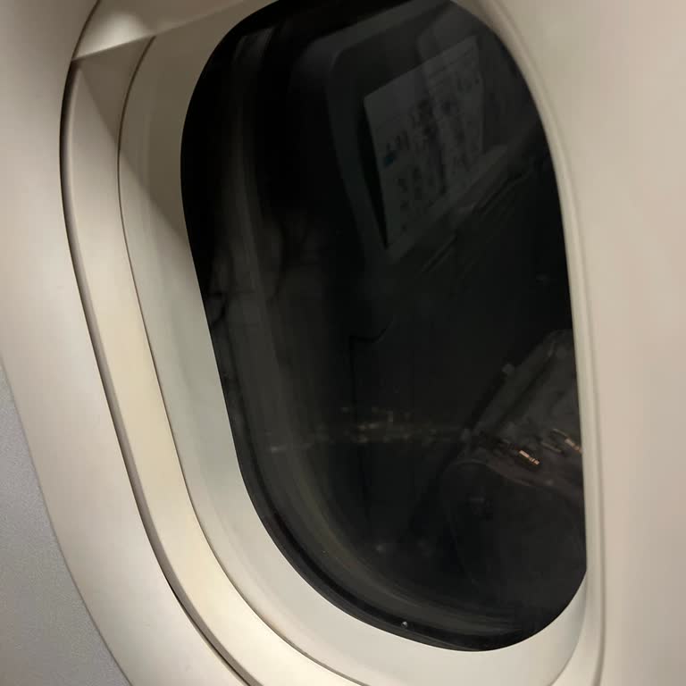 Ajet Uçuşunda Kabin Ekibi Ve Işıklandırma Sorunu Nedeniyle Yaşanan Memnuniyetsizlik