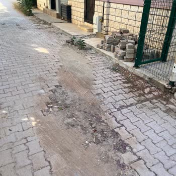 Enerya'nın Kazı Sonrası Yol Onarımı Yapılmadı, Güvenlik Riski Oluştu