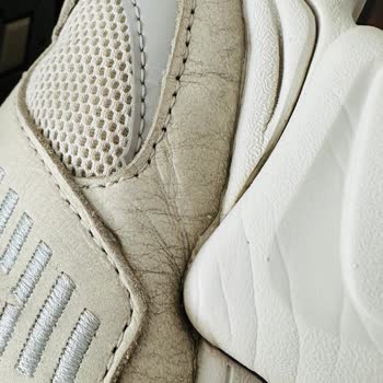 Ayakkabı Temizleme Sonrası Yetersiz Hizmet Ve Ürün Deformasyonu