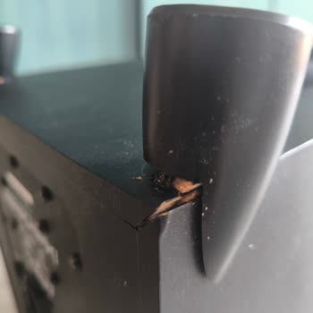 Aras Kargo Çalışanlarının İlgisizliği Ve Kargonun Özensiz Taşınması