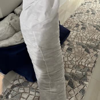 Kullanılmış Malzeme İle Doldurulmuş Minderler Ve İlgisiz Müşteri Hizmeti