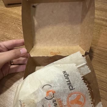 Köfteci Yusuf Hamburgerde Böcek Çıkmasıyla Büyük Hijyen Sorunu Yaşadım