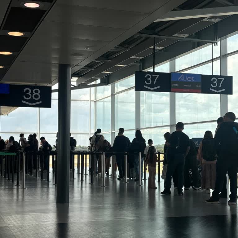 Ajet Uçuşunda Bilgilendirme Eksikliği Ve Rötar Nedeniyle Yaşanan Mağduriyet