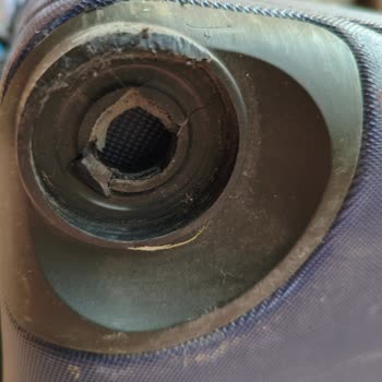 Ajet Uçuşunda Kırık Valiz Ve Eşitsiz Hizmet Mağduriyeti