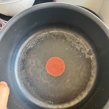 Tefal Tenceremin İç Yüzeyi Kısa Sürede Döküldü Garanti Kabul Etmiyor