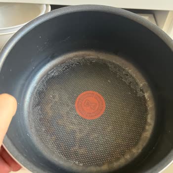 Tefal Tenceremin İç Yüzeyi Kısa Sürede Döküldü Garanti Kabul Etmiyor