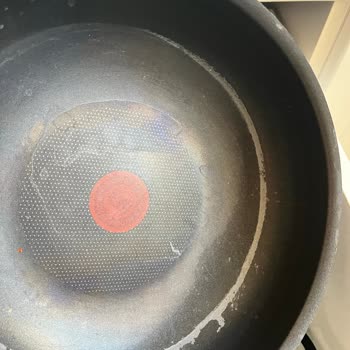 Tefal Tenceremin İç Yüzeyi Kısa Sürede Döküldü Garanti Kabul Etmiyor