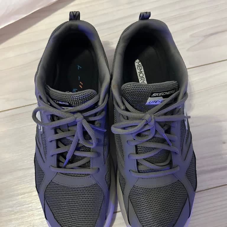 Skechers Dynamight 2.0 Schuhe mit Nahtschäden Rückgabe abgelehnt