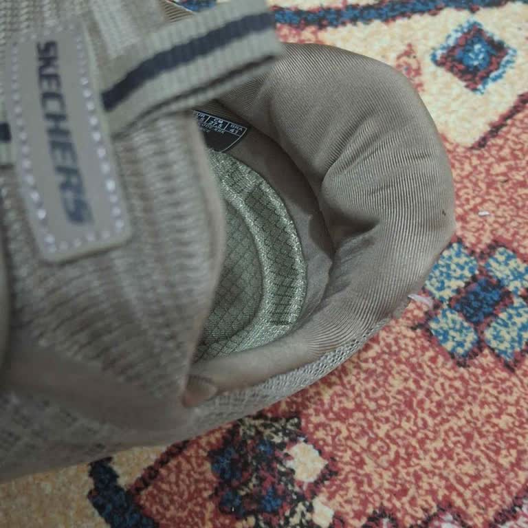 Skechers Summits Schuhe nach wenigen Nutzungen stark beschädigt