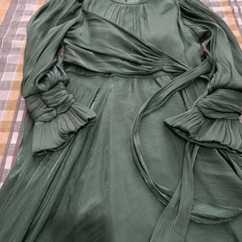 @vera__modaa Elbisenin Rengini Gri İstemiştim, Bana Yeşil Gönderildi ve Beden Farklı