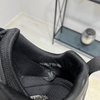 Skechers Safeguard Schuhe nach kurzer Nutzung im Fersenbereich beschädigt