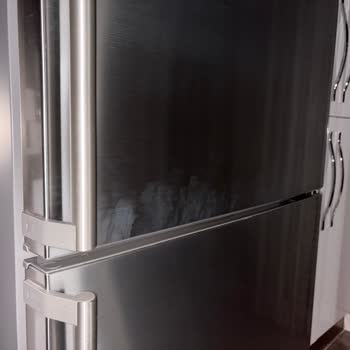 Garanti Kapsamında Buzdolabı Kapak Lekesi İçin Ücret Talebi