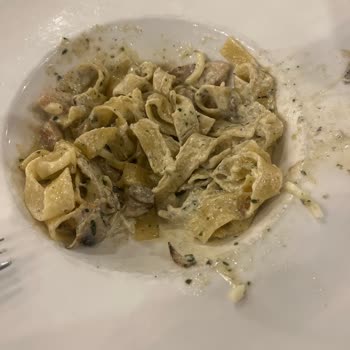 Kötü Yemek Ve Saygısız Hizmet Deneyimi