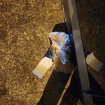 Kurye Yemeği Yere Bıraktı, Hijyen Ve İlgisizlik Sorunu Yaşadım