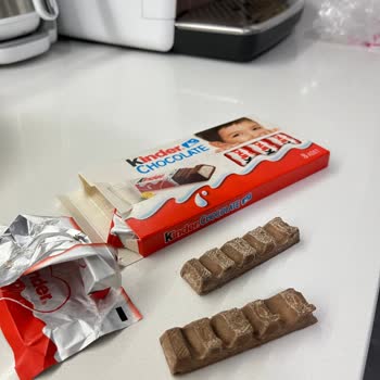 Aldığım Kinder Chocolate Ürünü Bayat Çıktı, Değişim Talep Ediyorum