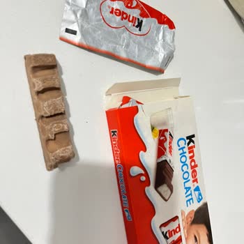 Aldığım Kinder Chocolate Ürünü Bayat Çıktı, Değişim Talep Ediyorum