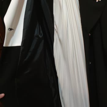 Kusurlu Ceket Ve Olumsuz Mağaza Yaklaşımı