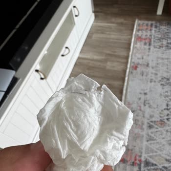 Yeni Alınan Tabaktan Çıkan Madde Sağlık Endişesi Yarattı