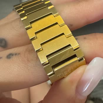 Saatimin Kordonu Uzatılırken Çizilmesi Ve İlgisiz Mağaza Yaklaşımı