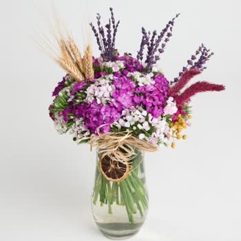 Görseldeki Çiçekten Uzak, Solmuş Ve Eksik Ürün Hayal Kırıklığı