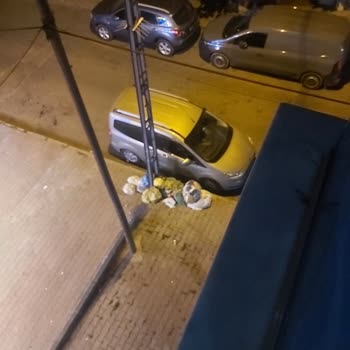 Çöpler Kapı Önünde: Koku, Kirlilik Ve İhmal Edilen Şikayet