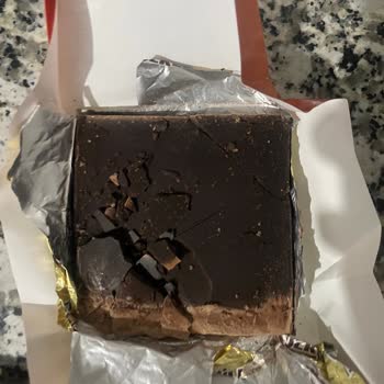 Küflü Ve Kırık Çikolata İçin Ücret İadesi Talebi