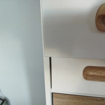 Yanlış Adrese Teslimat Ve Hasarlı Kitaplık İçin Çözüm Bekliyorum