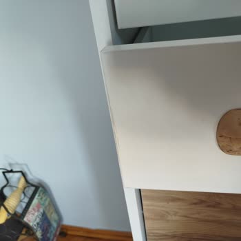 Yanlış Adrese Teslimat Ve Hasarlı Kitaplık İçin Çözüm Bekliyorum