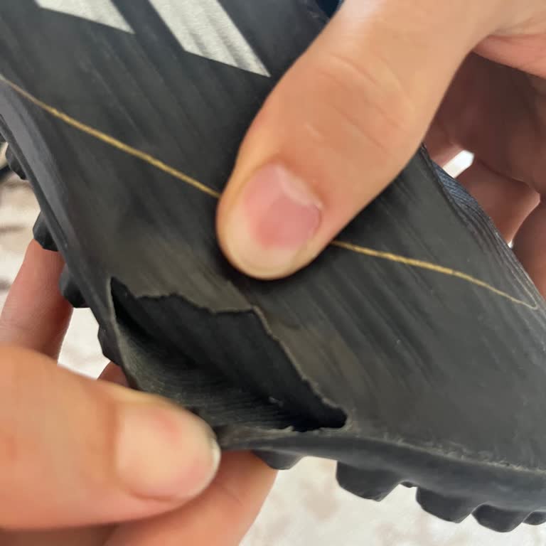 Adidas F50 Halı Saha Ayakkabısında İlk Kullanımda Yırtılma Yaşadım
