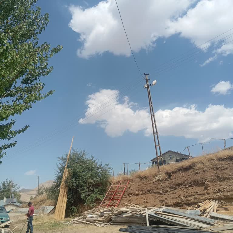 Mahallede Bir Aydır Çalışmayan Sokak Lambaları Güvenliği Tehdit Ediyor