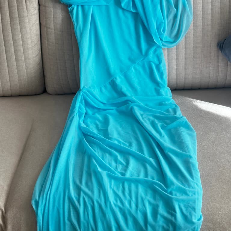 Sipariş Edilen Elbisenin Rengi Ve Eksik Belgeler Nedeniyle İade Talebi