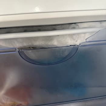 Uğur Soğutma Üst Çekmecemde Yoğun Buzlanma Sorunu Yaşıyorum