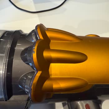 Dyson V12 Süpürgede Fabrika Kaynaklı Boya Atması Ve Servis Sorunu