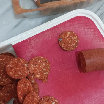 Sucuk Paketinden Plastik Parça Çıktı, Sağlığımız Tehlikede!