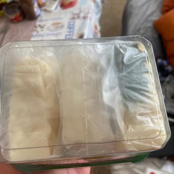 Küflü Peynir Ve İlgisiz Mağaza Nedeniyle Mağduriyet Yaşadım